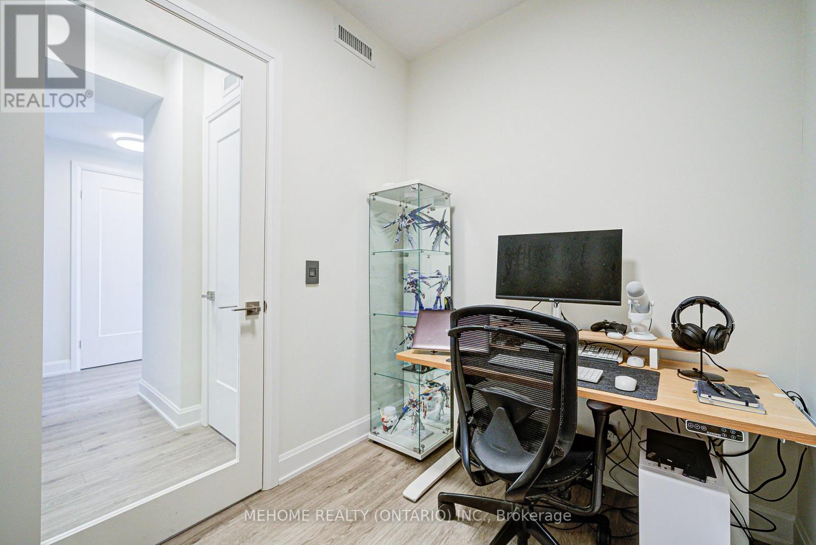 3011 - 8 Water Walk Drive, Markham, Ontario  L3R 6L4 - Photo 8 - N12129417