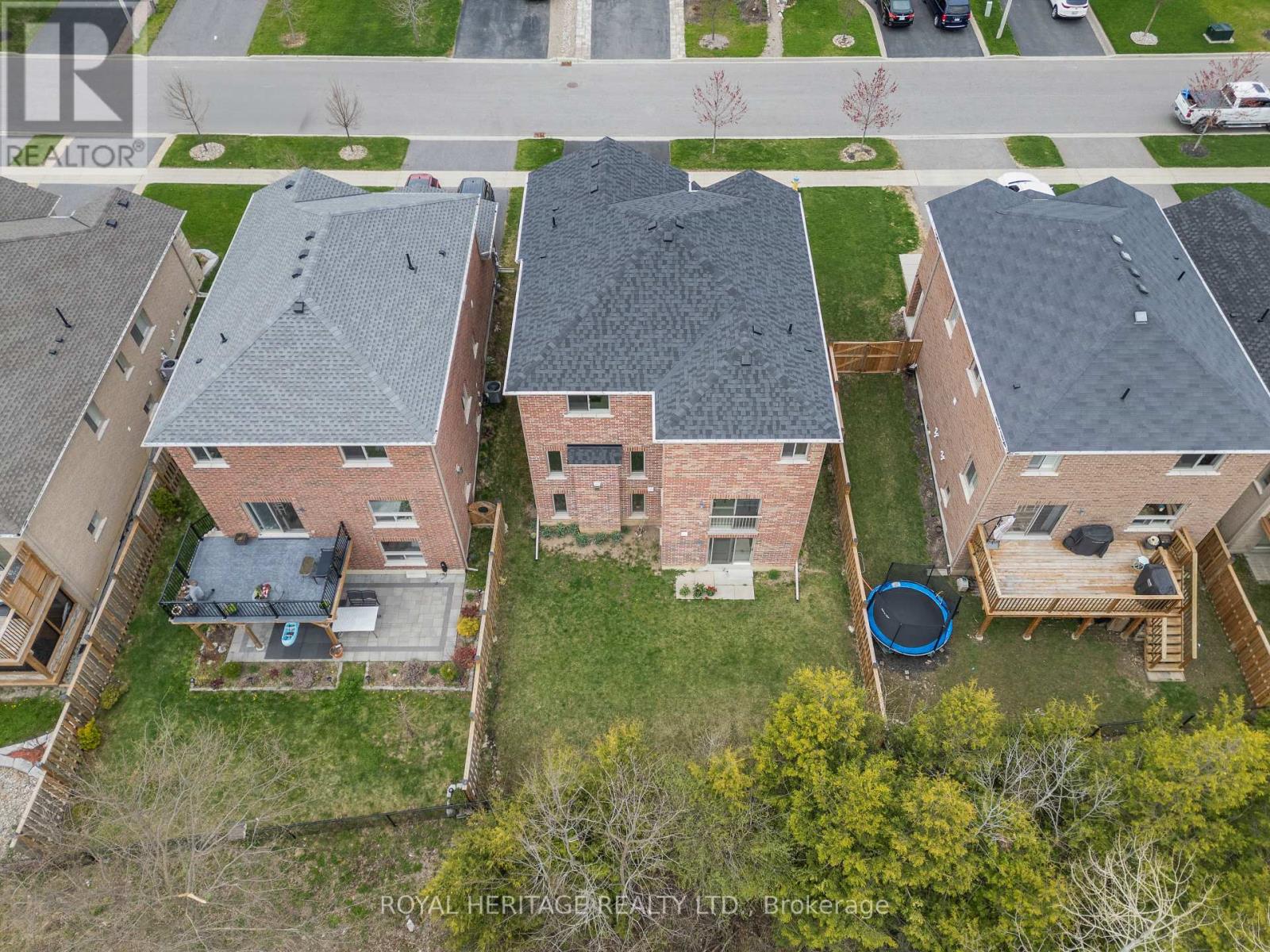 141 Springdale Drive, Kawartha Lakes, Ontario  K9V 0N1 - Photo 2 - X12129483