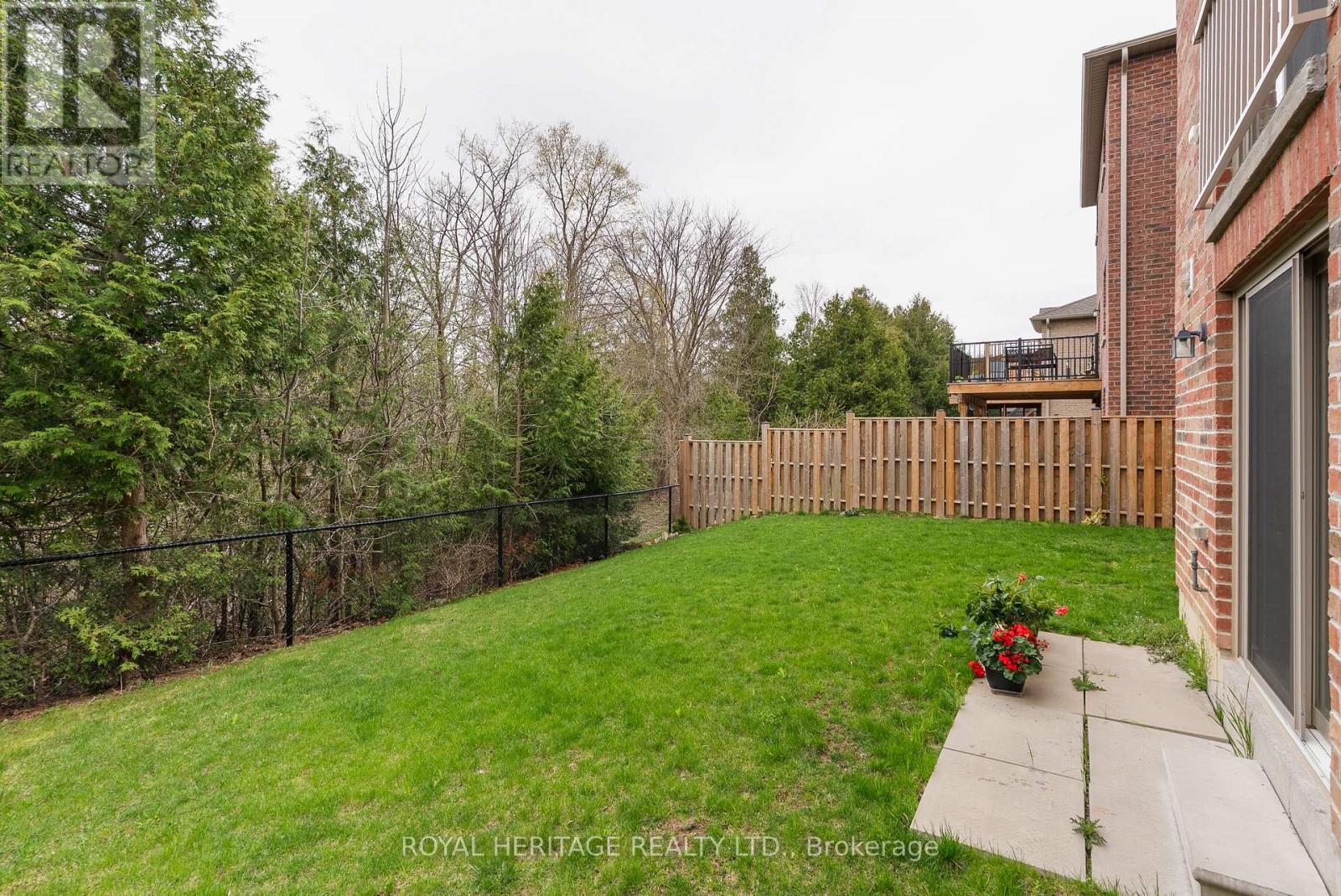 141 Springdale Drive, Kawartha Lakes, Ontario  K9V 0N1 - Photo 3 - X12129483
