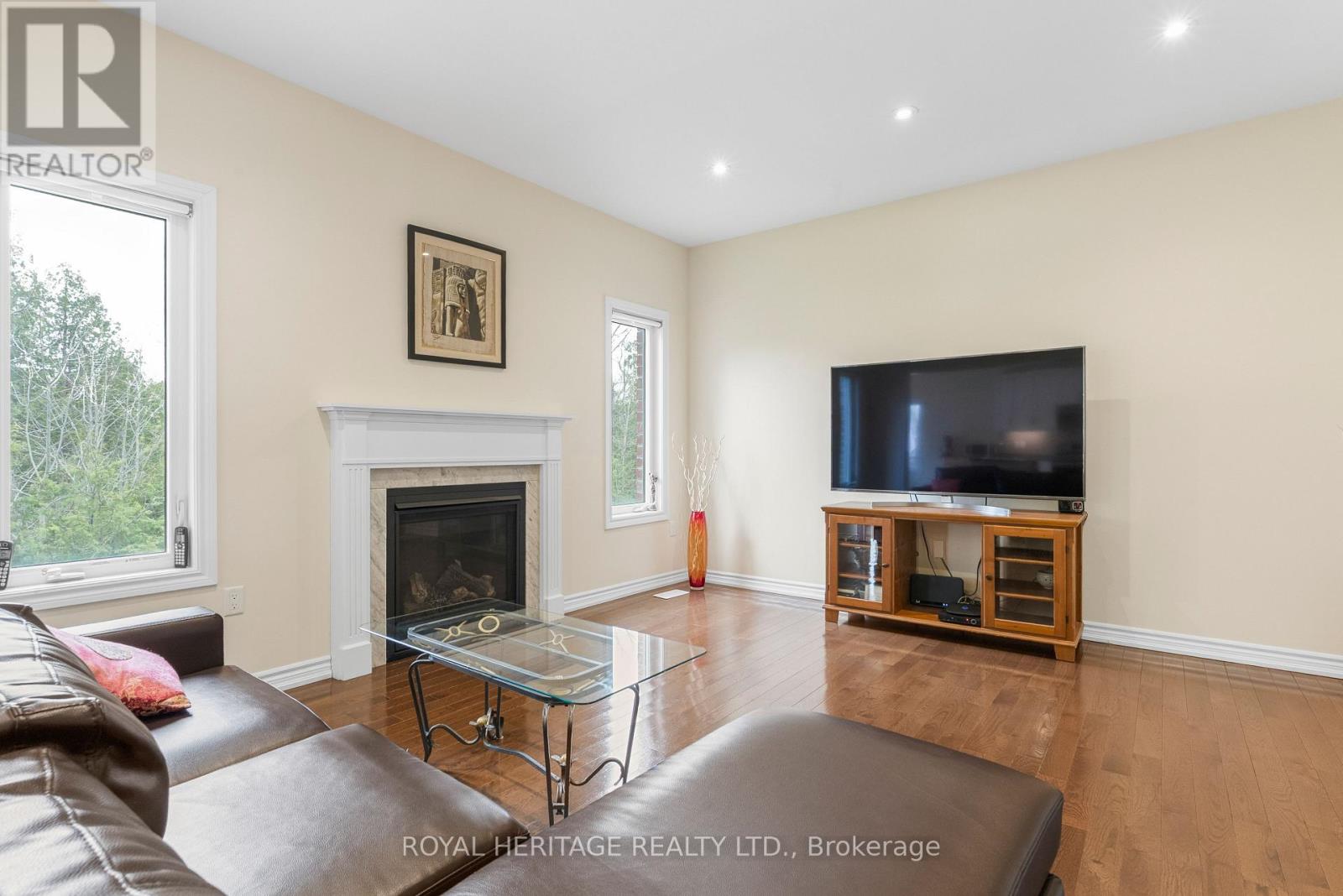 141 Springdale Drive, Kawartha Lakes, Ontario  K9V 0N1 - Photo 4 - X12129483