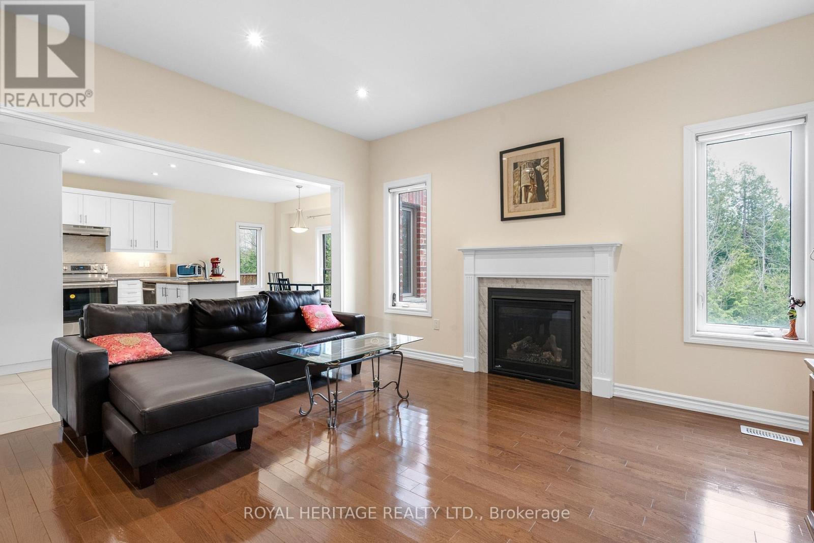 141 Springdale Drive, Kawartha Lakes, Ontario  K9V 0N1 - Photo 5 - X12129483