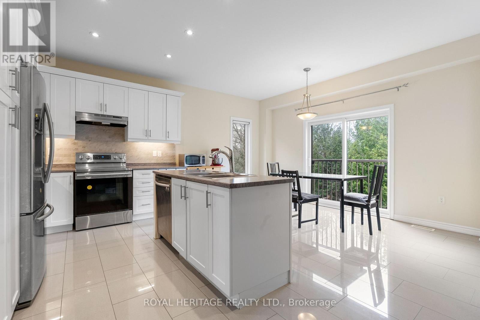 141 Springdale Drive, Kawartha Lakes, Ontario  K9V 0N1 - Photo 6 - X12129483