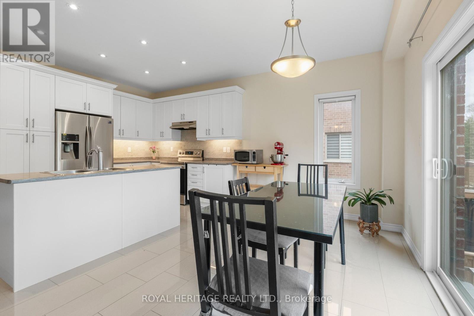 141 Springdale Drive, Kawartha Lakes, Ontario  K9V 0N1 - Photo 8 - X12129483