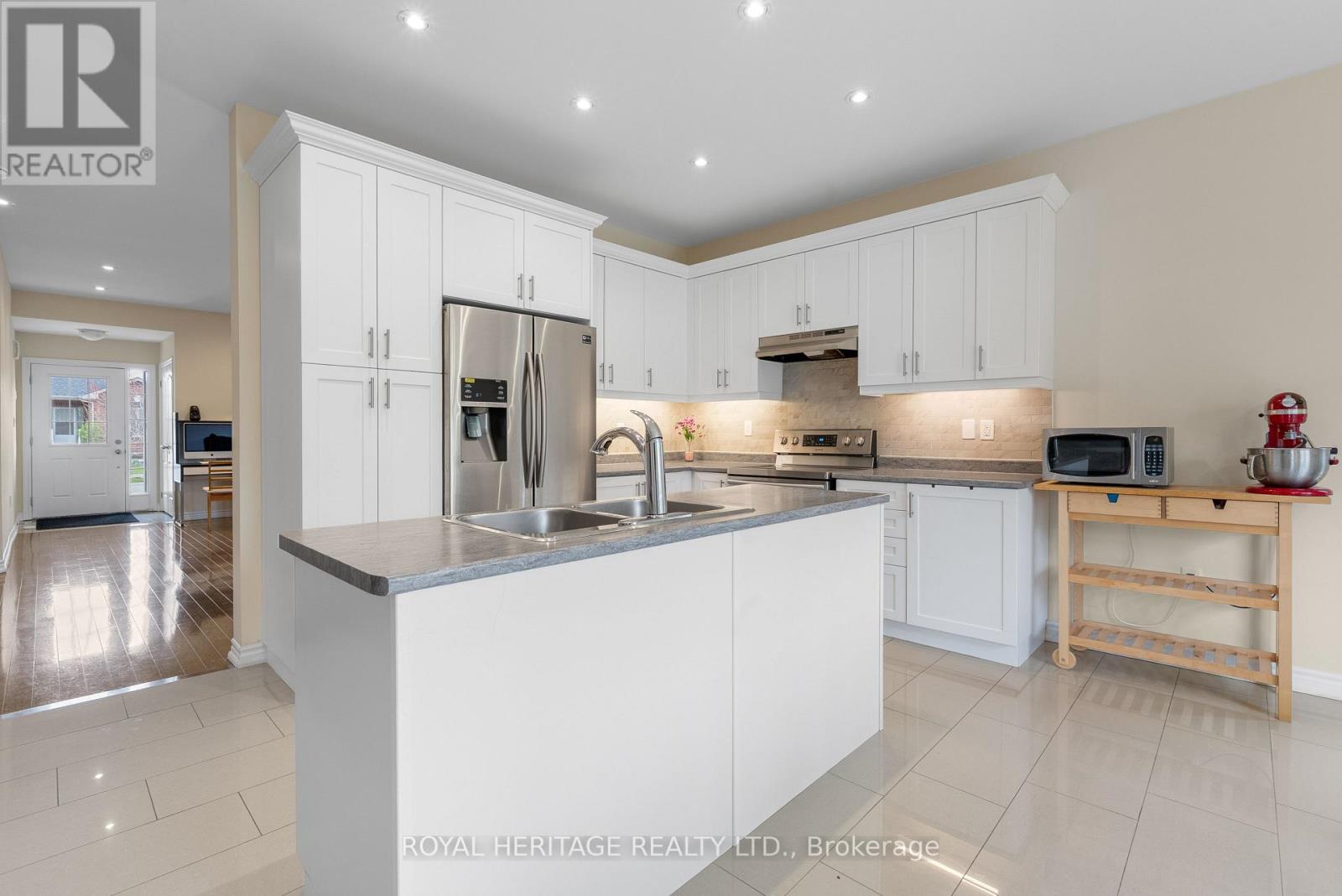 141 Springdale Drive, Kawartha Lakes, Ontario  K9V 0N1 - Photo 9 - X12129483