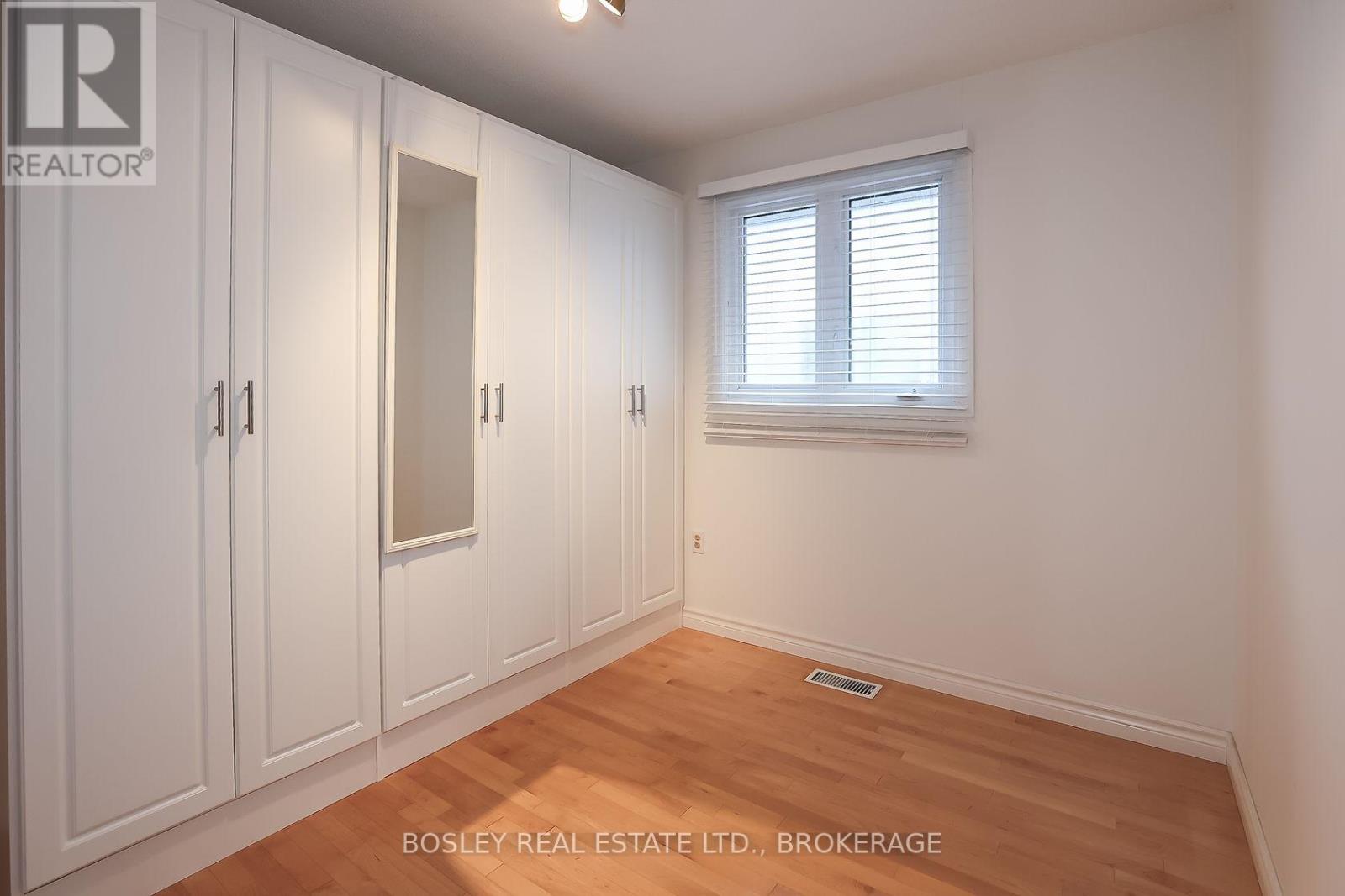 28 Oak Drive, Niagara-On-The-Lake (Town), Ontario  L0S 1J0 - Photo 16 - X12129486