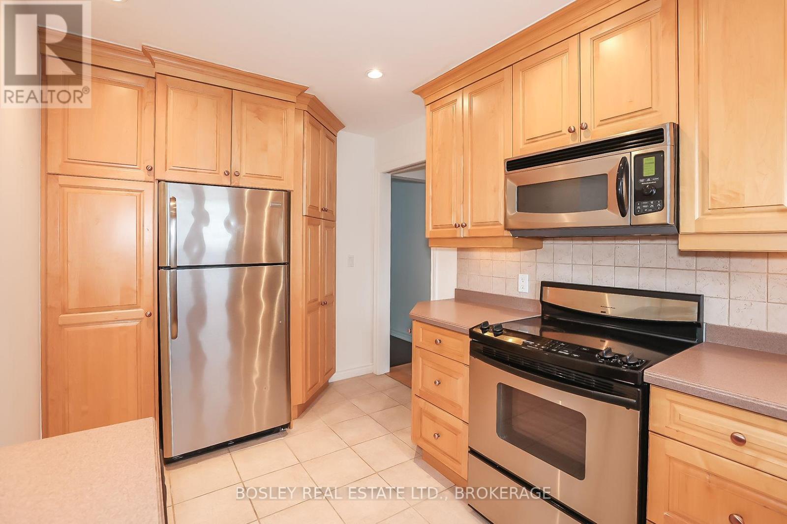 28 Oak Drive, Niagara-On-The-Lake (Town), Ontario  L0S 1J0 - Photo 8 - X12129486
