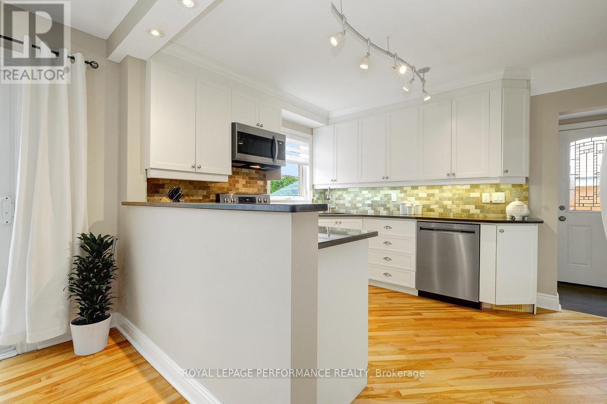 956 Telford Avenue, Ottawa, Ontario  K1K 3J7 - Photo 13 - X12129481