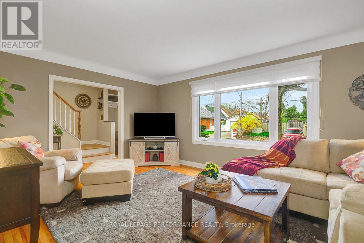 956 Telford Avenue, Ottawa, Ontario  K1K 3J7 - Photo 6 - X12129481