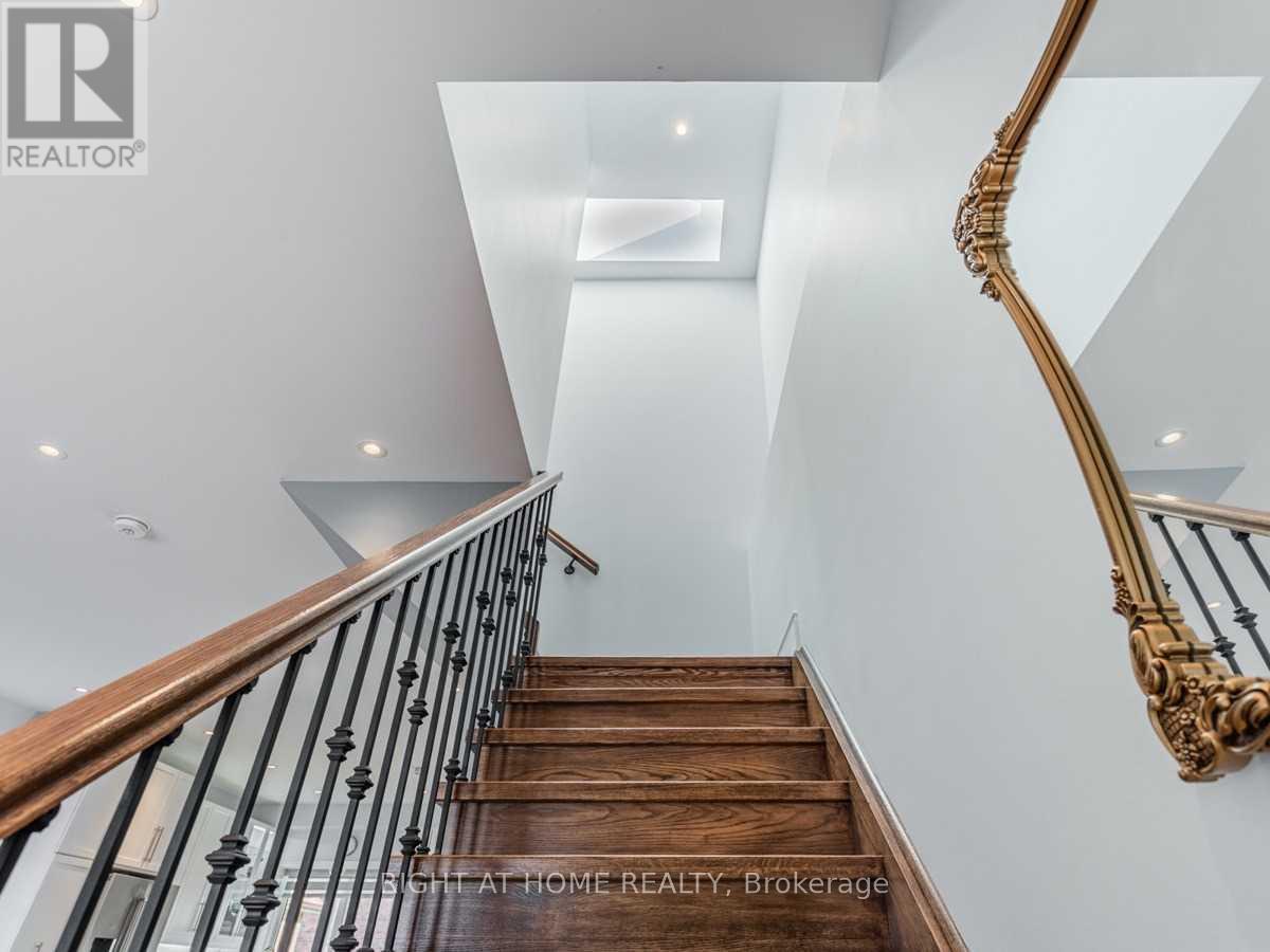 Main - 484 Donlands Avenue, Toronto, Ontario  M4J 3S6 - Photo 10 - E12129438