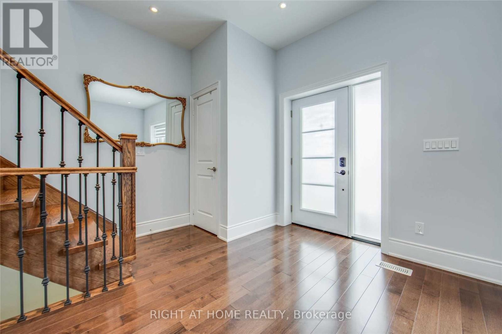 Main - 484 Donlands Avenue, Toronto, Ontario  M4J 3S6 - Photo 2 - E12129438