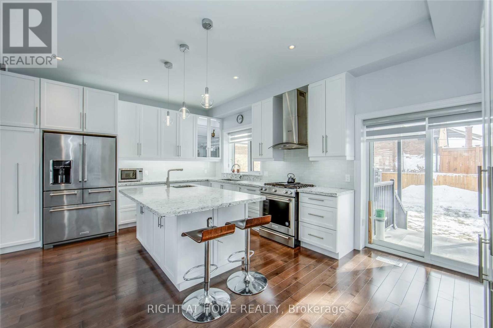 Main - 484 Donlands Avenue, Toronto, Ontario  M4J 3S6 - Photo 3 - E12129438