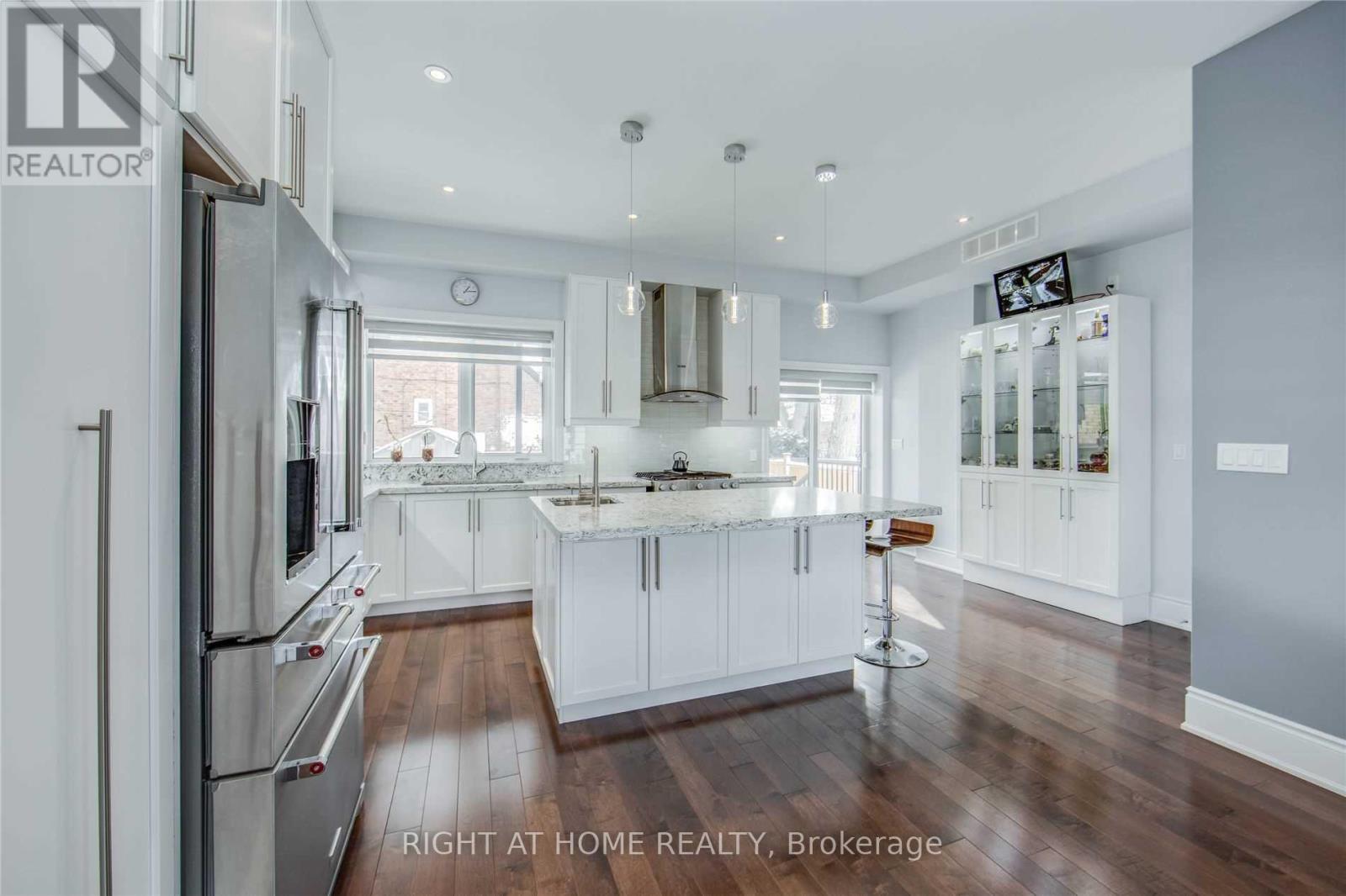 Main - 484 Donlands Avenue, Toronto, Ontario  M4J 3S6 - Photo 6 - E12129438
