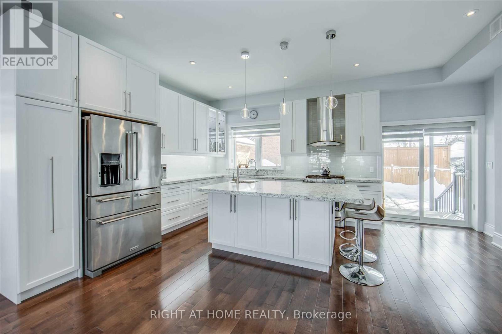 Main - 484 Donlands Avenue, Toronto, Ontario  M4J 3S6 - Photo 7 - E12129438