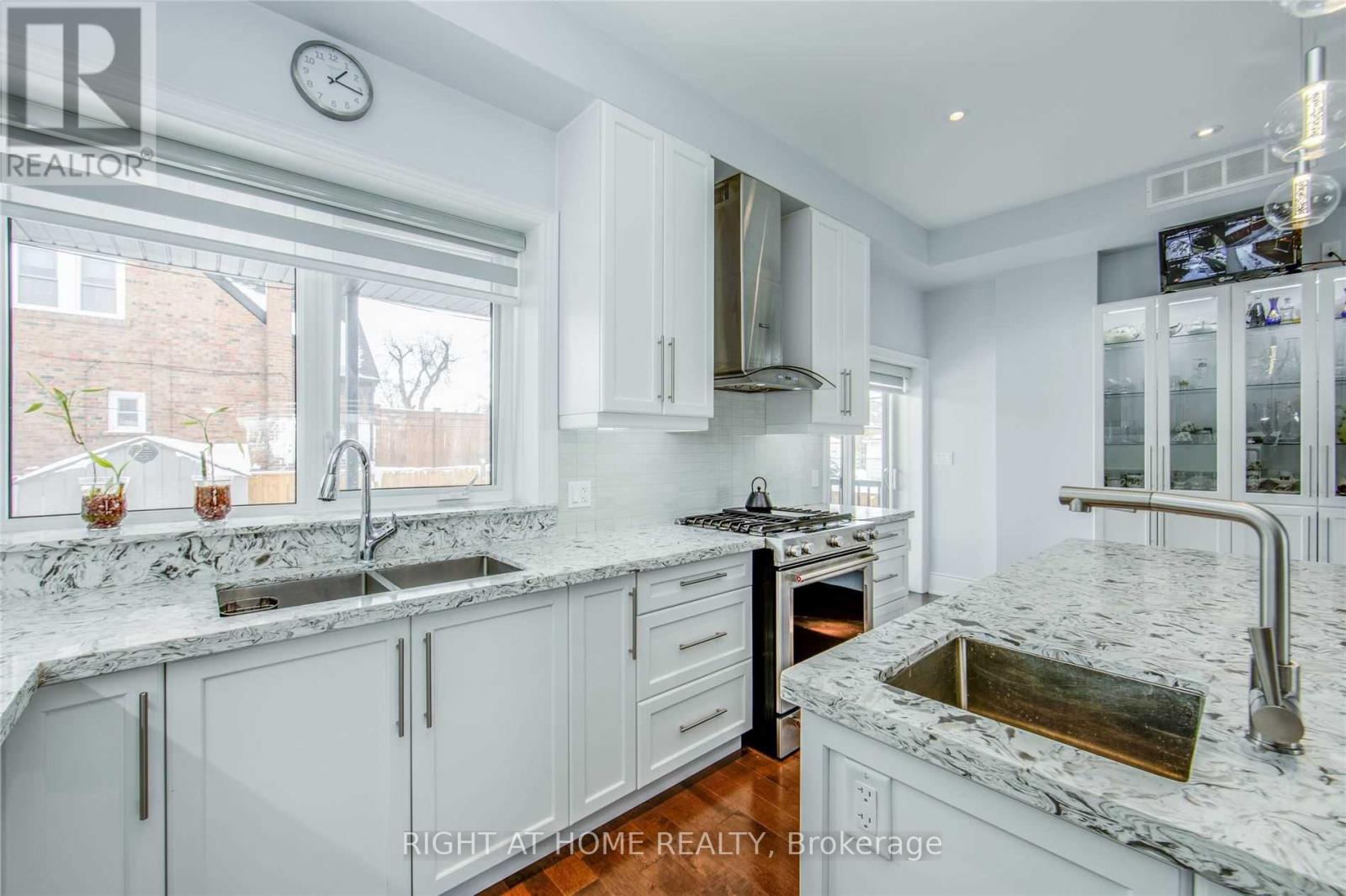 Main - 484 Donlands Avenue, Toronto, Ontario  M4J 3S6 - Photo 8 - E12129438