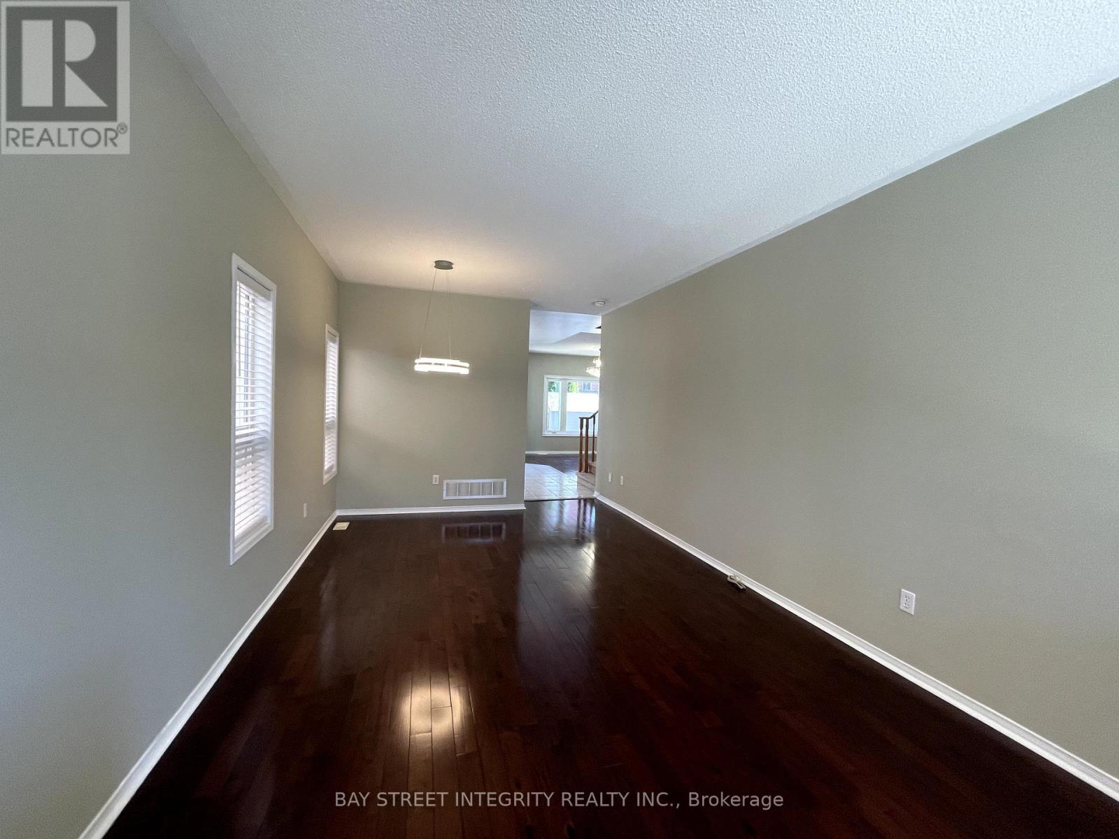 111 Madison Heights Boulevard, Markham, Ontario  L6C 2E3 - Photo 4 - N12129433