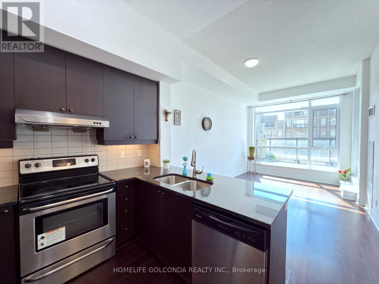 215 - 8130 Birchmount Road, Markham (Unionville), Ontario  L6G 0E4 - Photo 3 - N12129447