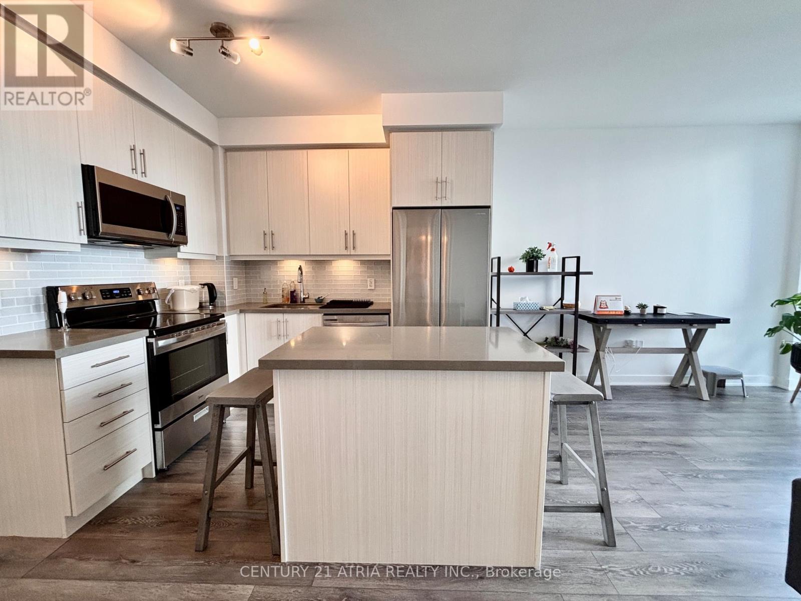 2101 - 105 Oneida Crescent, Richmond Hill, Ontario  L4B 0H6 - Photo 5 - N12129449