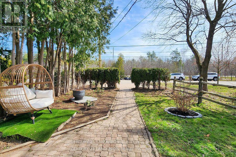 188 Olde Bayview Avenue N, Richmond Hill, Ontario  L4E 3C9 - Photo 2 - N12129452