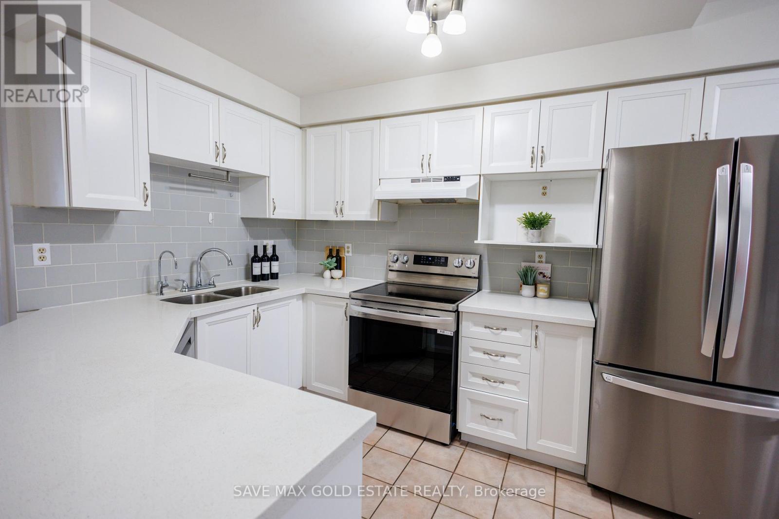 108 Glenashton Drive, Oakville, Ontario  L6H 6G3 - Photo 9 - W12129441