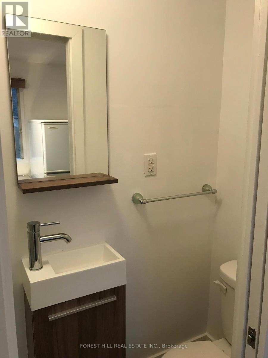 Rear Apt - 48 Rowntree Avenue, Toronto (Weston-Pellam Park), Ontario  M6N 1R7 - Photo 10 - W12129475