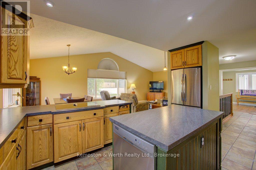 112 Old Bridge Road S, West Grey, Ontario  N4N 3B8 - Photo 13 - X12129544