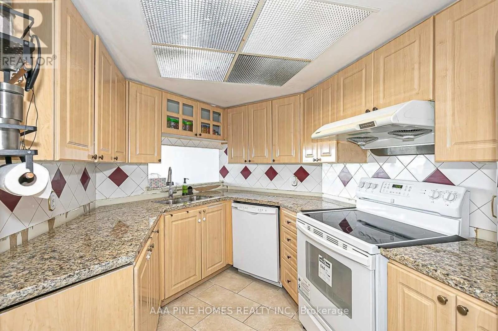 1111 - 2550 Lawrence Avenue E, Toronto, Ontario  M1P 4Z3 - Photo 12 - E12129528