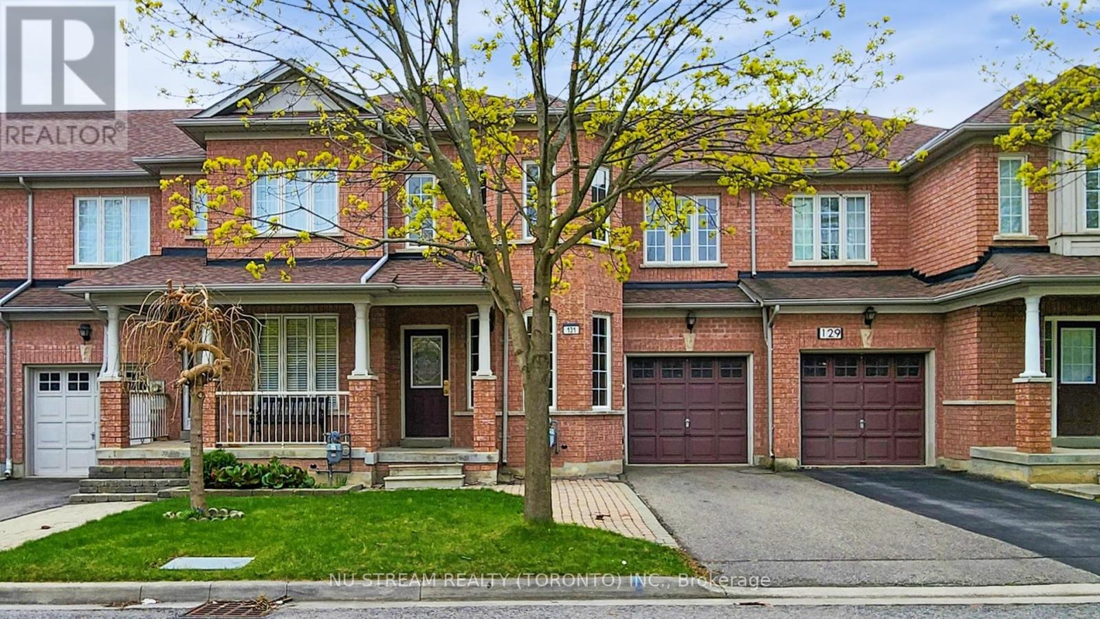 Property at 131 RIDEAU DRIVE image 2