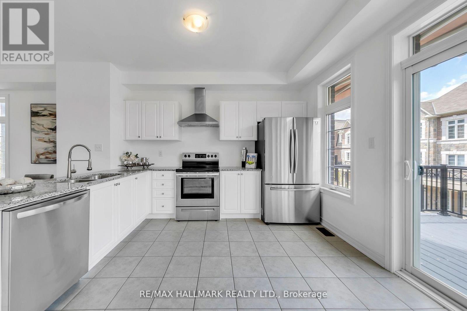 284 King Road, Richmond Hill, Ontario  L4E 1H3 - Photo 11 - N12129555