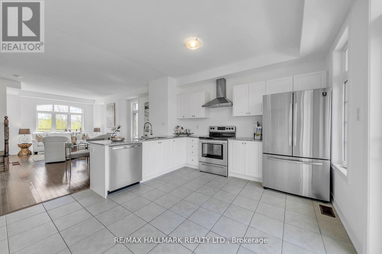 284 King Road, Richmond Hill, Ontario  L4E 1H3 - Photo 12 - N12129555