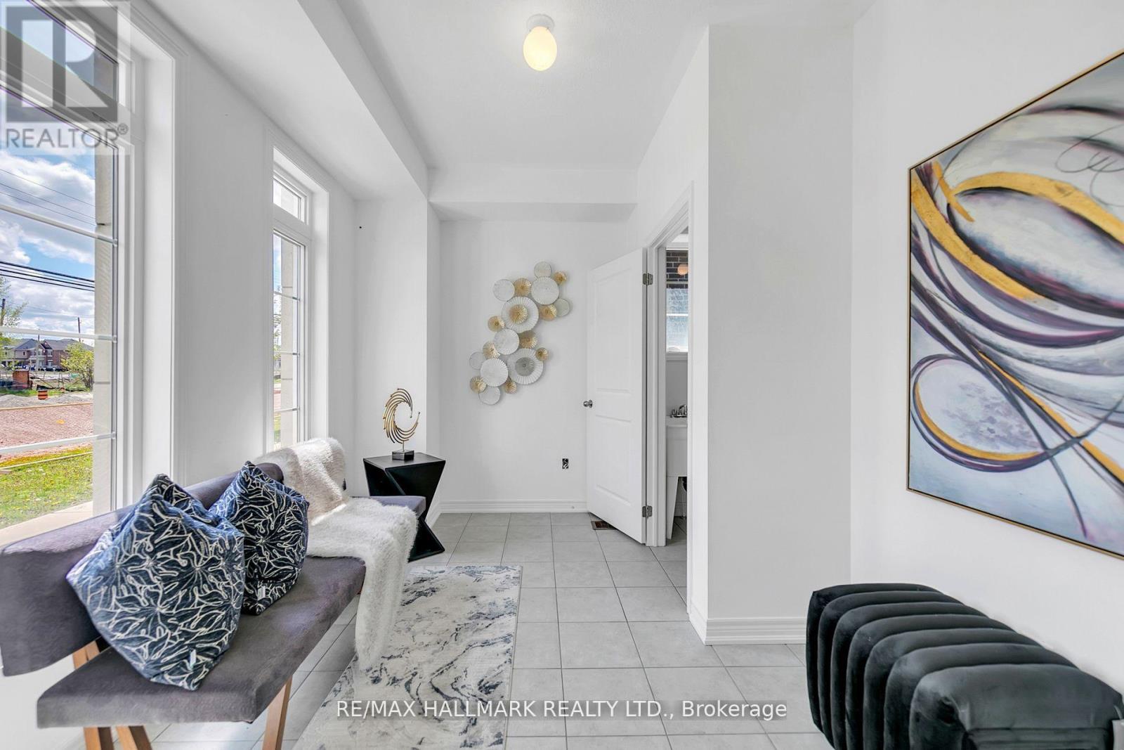 284 King Road, Richmond Hill, Ontario  L4E 1H3 - Photo 3 - N12129555