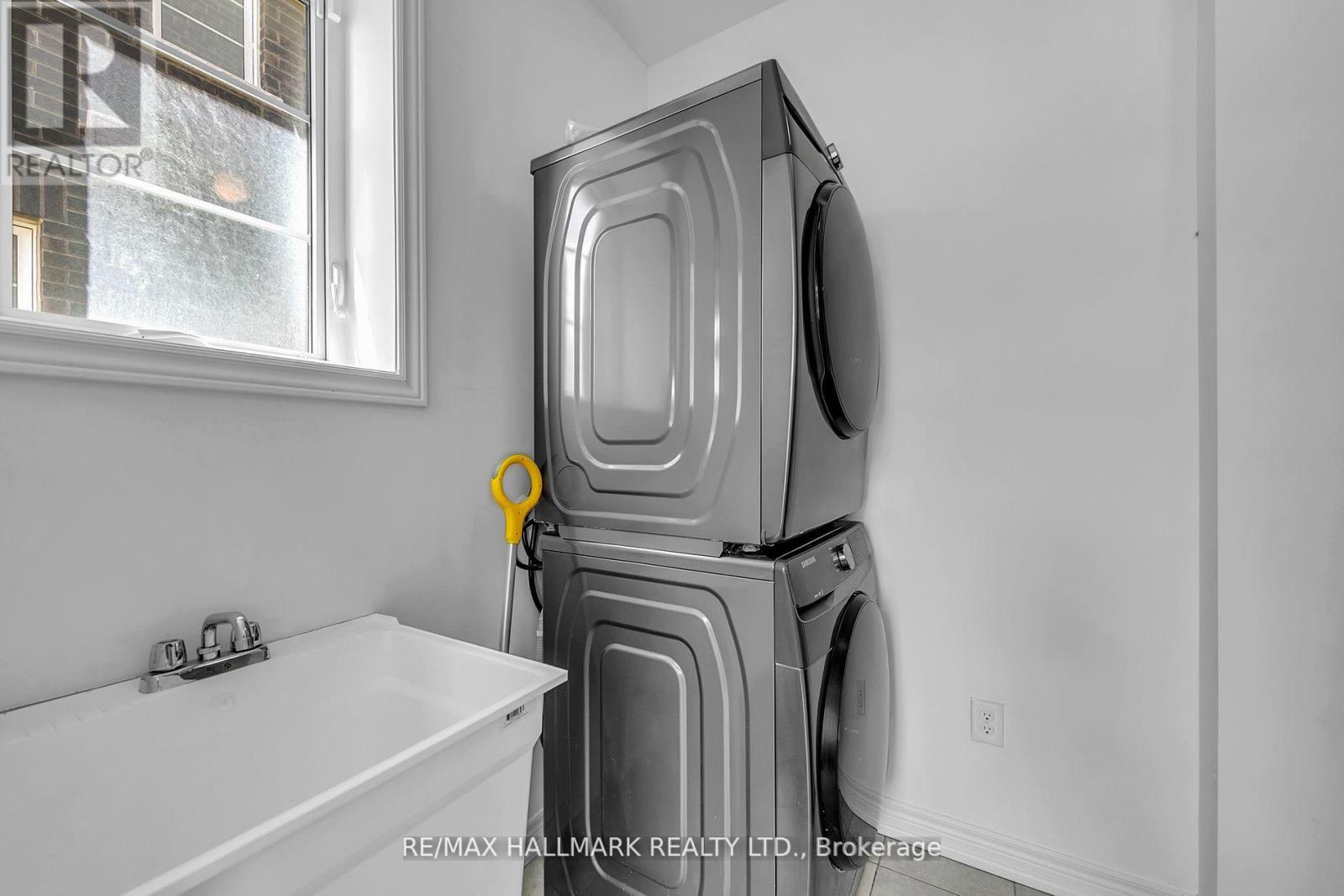 284 King Road, Richmond Hill, Ontario  L4E 1H3 - Photo 4 - N12129555