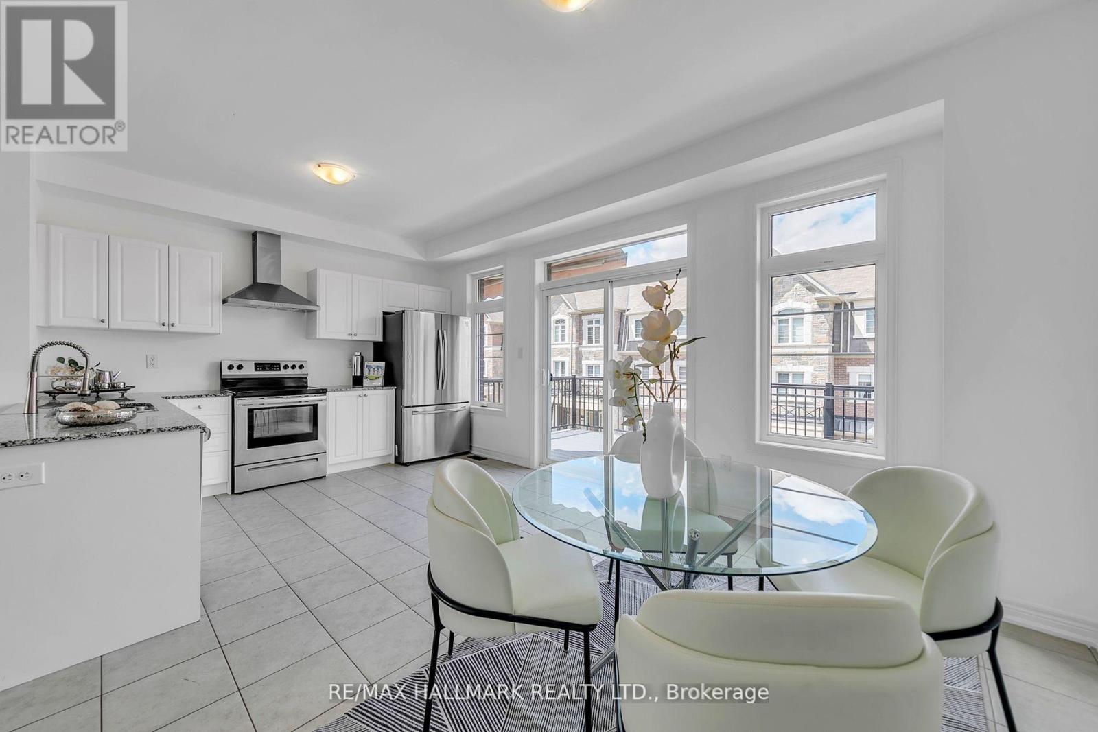 284 King Road, Richmond Hill, Ontario  L4E 1H3 - Photo 8 - N12129555