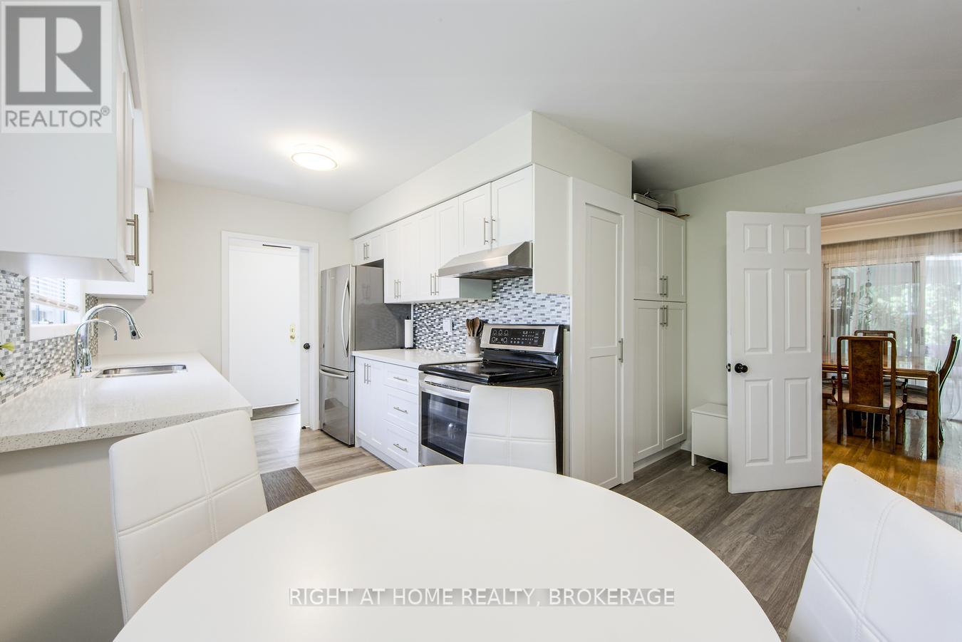 243 Appleby Line, Burlington, Ontario  L7L 2X3 - Photo 17 - W12129510