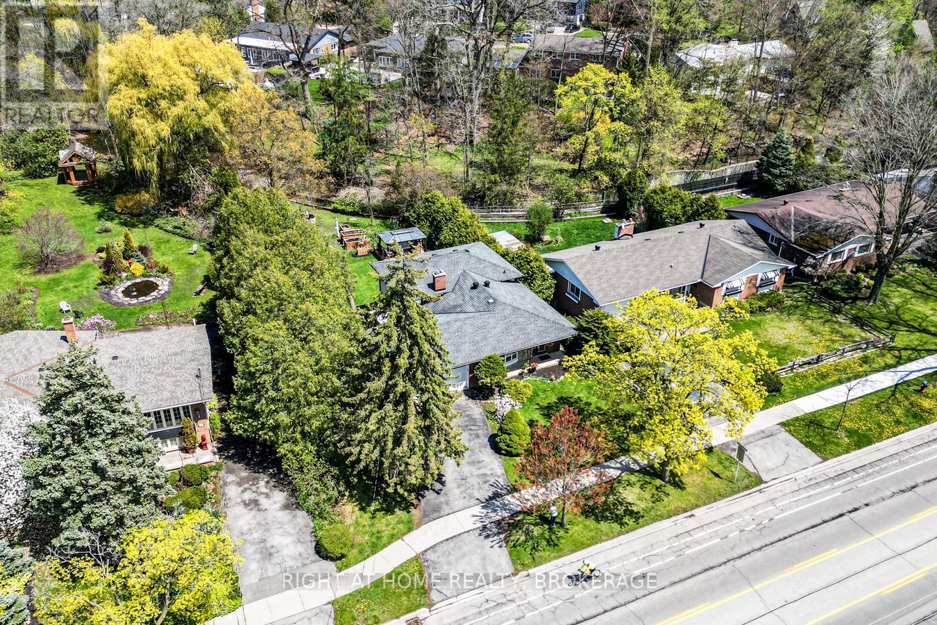 243 Appleby Line, Burlington, Ontario  L7L 2X3 - Photo 4 - W12129510