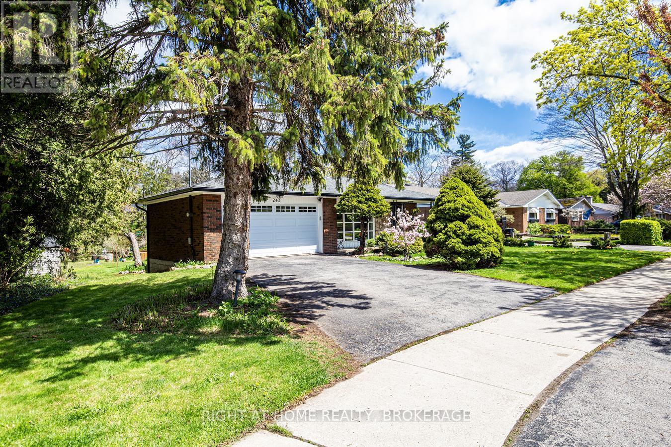 243 Appleby Line, Burlington, Ontario  L7L 2X3 - Photo 5 - W12129510