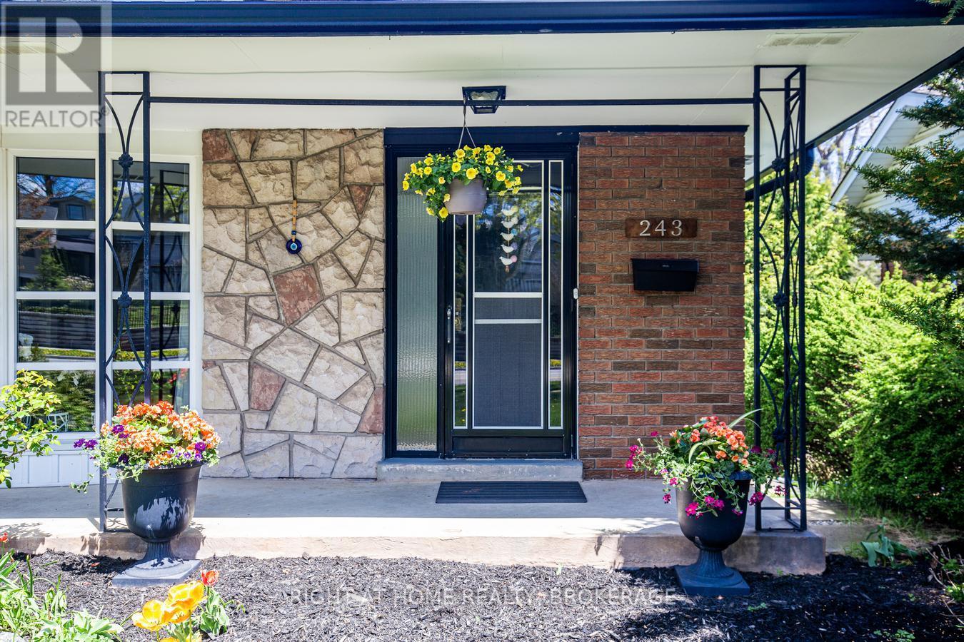 243 Appleby Line, Burlington, Ontario  L7L 2X3 - Photo 8 - W12129510
