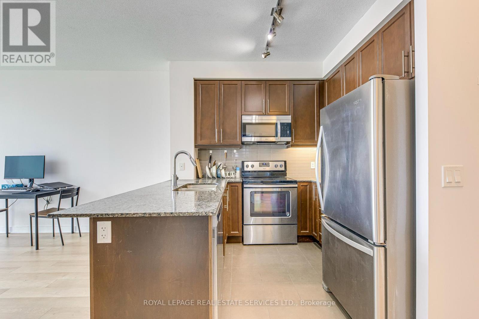 910 - 3975 Grand Park Drive, Mississauga (City Centre), Ontario  L5B 4M6 - Photo 11 - W12129527