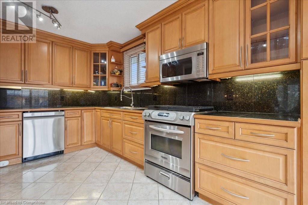 52 Southwood Court, Kitchener, Ontario  N2E 2H9 - Photo 13 - 40721959