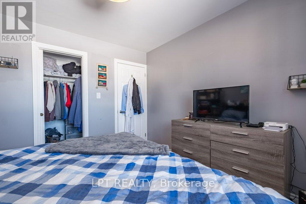 20 Elizabeth Avenue, Kingston, Ontario  K7M 3G8 - Photo 11 - X12127158