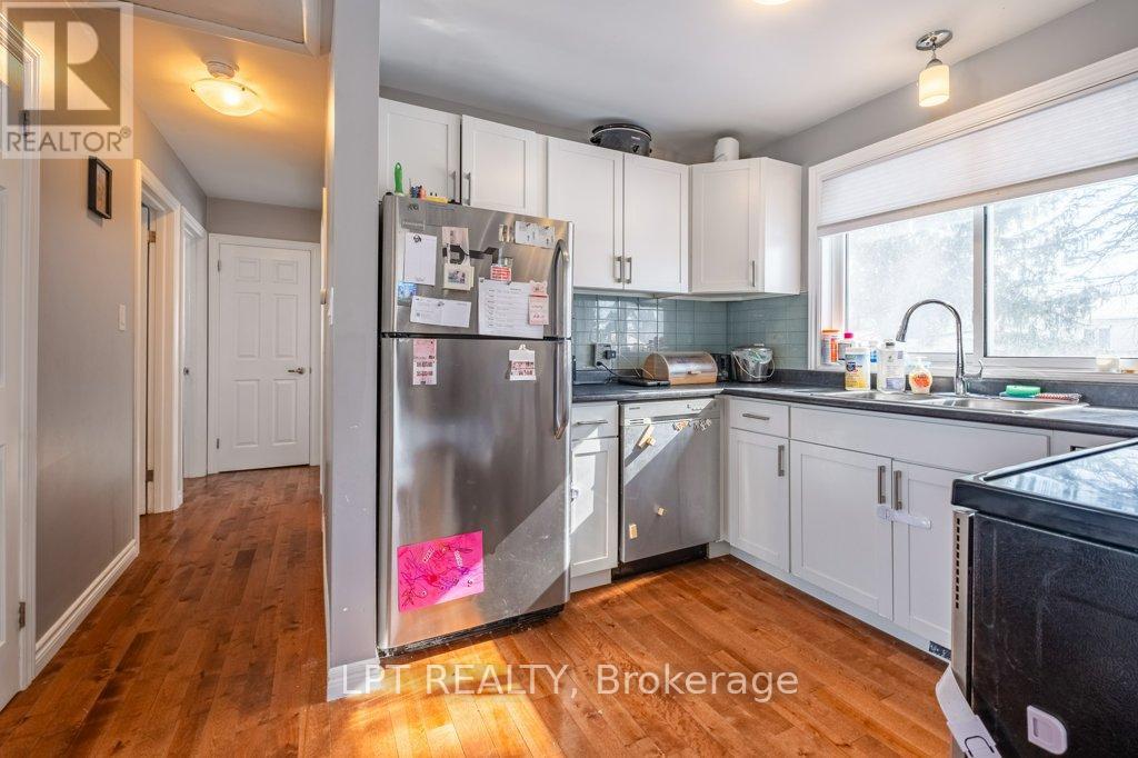 20 Elizabeth Avenue, Kingston, Ontario  K7M 3G8 - Photo 7 - X12127158