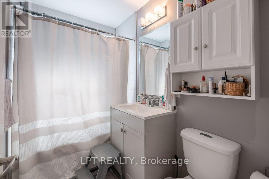 20 Elizabeth Avenue, Kingston, Ontario  K7M 3G8 - Photo 9 - X12127158