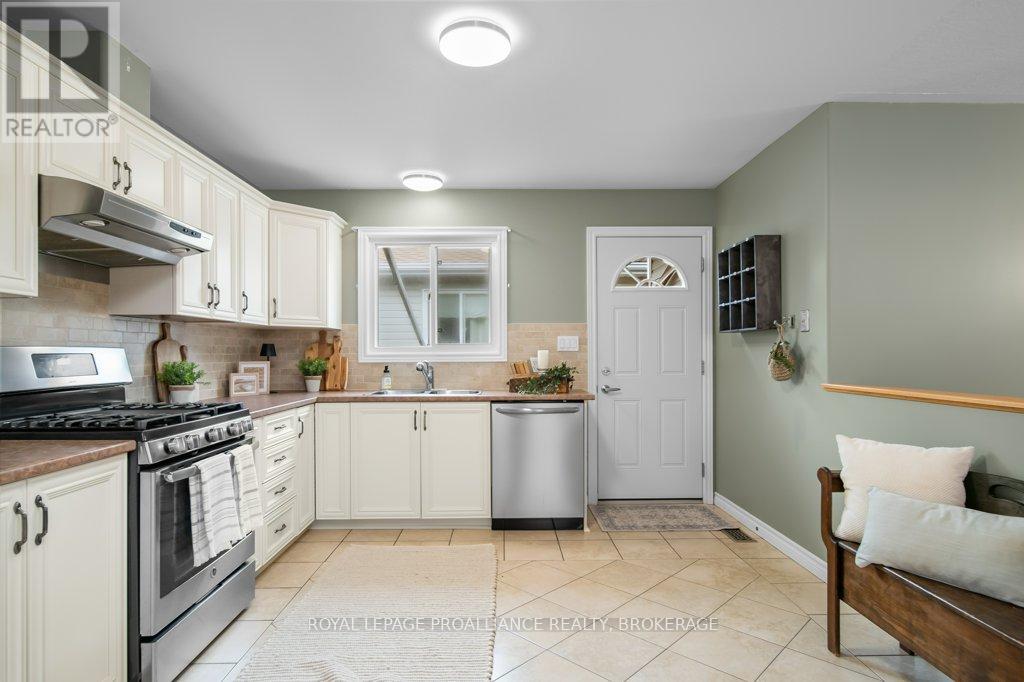 318 Boxwood Street, Kingston, Ontario  K7M 0B3 - Photo 17 - X12129595
