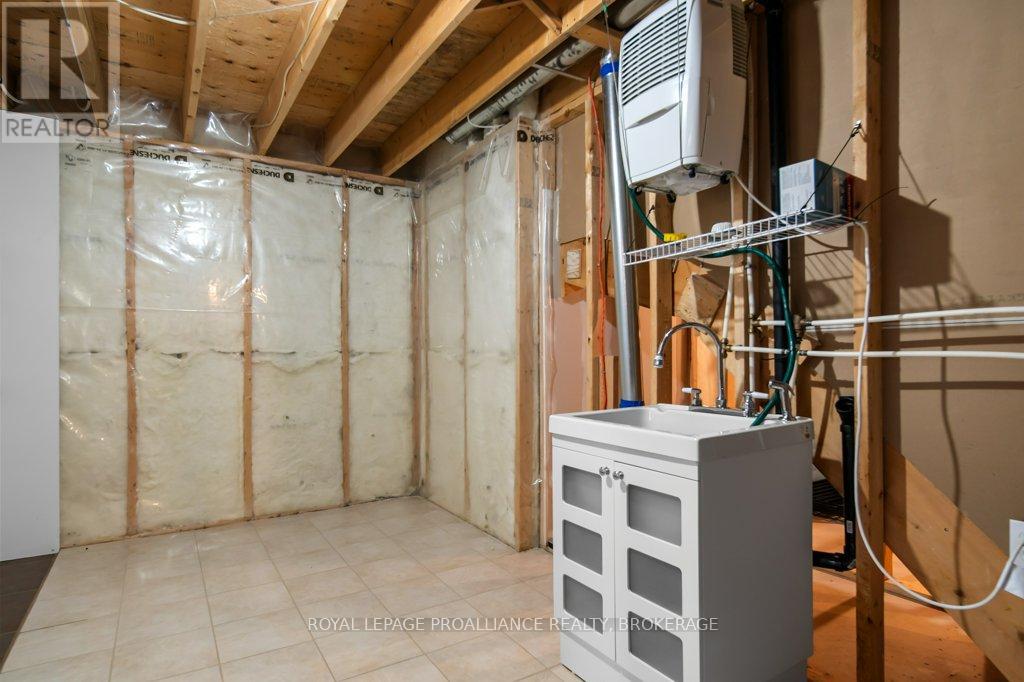 318 Boxwood Street, Kingston, Ontario  K7M 0B3 - Photo 31 - X12129595