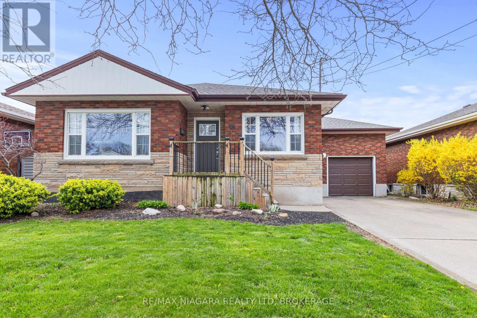 18 CHALMERS STREET, St. Catharines, Ontario