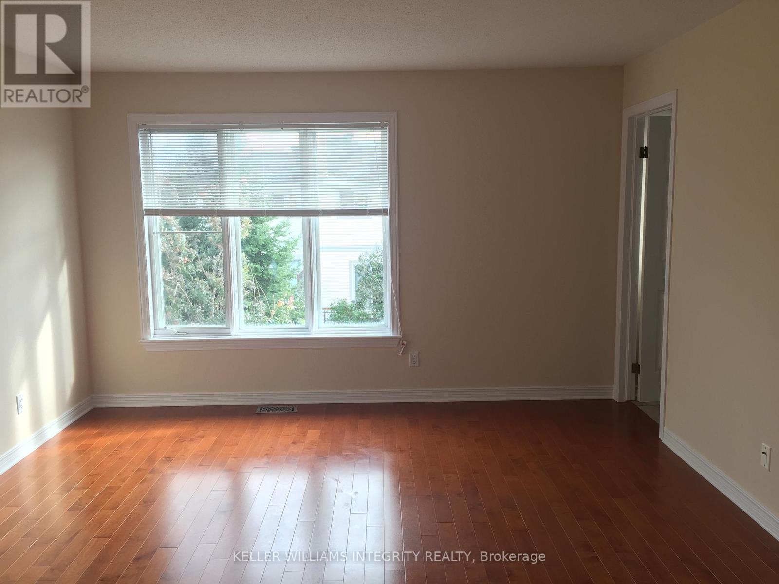 16 Redding Way, Ottawa, Ontario  K2G 6C2 - Photo 7 - X12129619