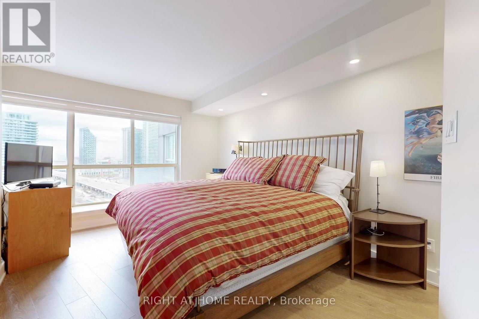 2316 - 25 The Esplanade, Toronto, Ontario  M5E 1W5 - Photo 18 - C12129647