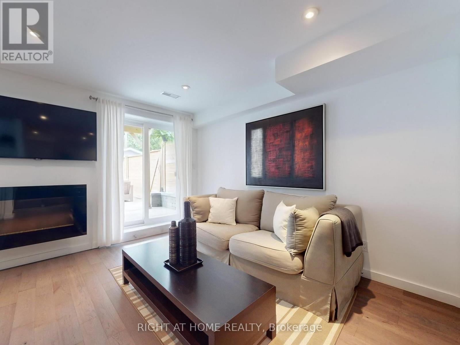 77 Leroy Avenue, Toronto, Ontario  M4J 4G9 - Photo 20 - E12129630