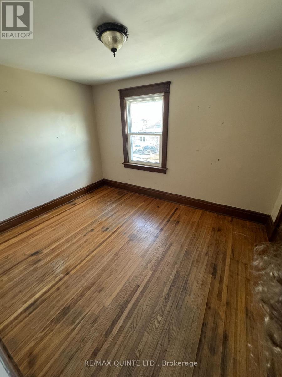 90 Shuter Street, Quinte West, Ontario  K8V 1M1 - Photo 6 - X12127334