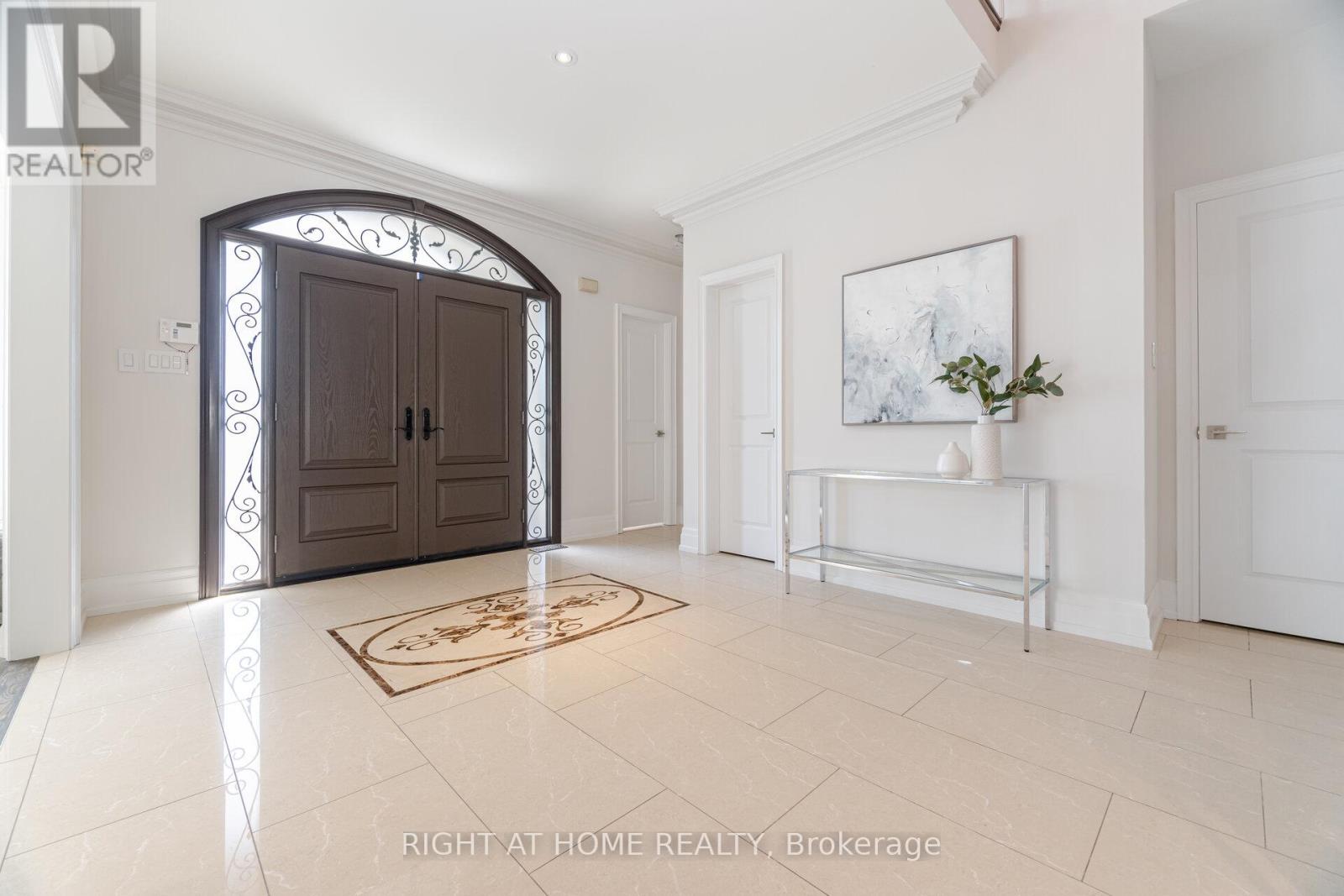 Property at 110 GREEN MANOR CRESCENT image 2