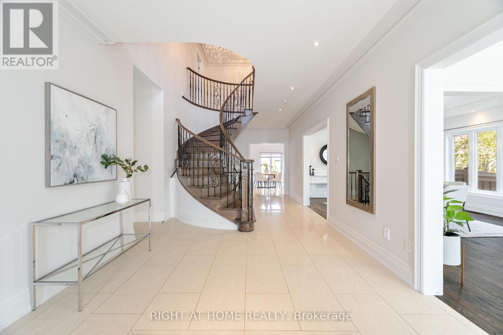 Property at 110 GREEN MANOR CRESCENT image 3